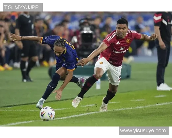 当足球球星突然疯了全场陷入混乱球迷议论不断真相扑朔迷离