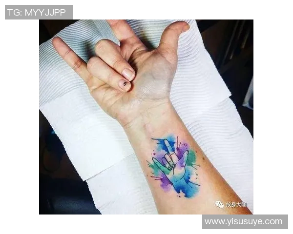 足球球星锁骨纹身图案彰显个性魅力引领时尚风潮