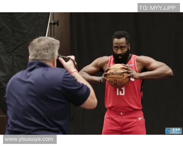 足球球星走步技巧揭秘 解析如何通过步伐掌控比赛节奏与空间